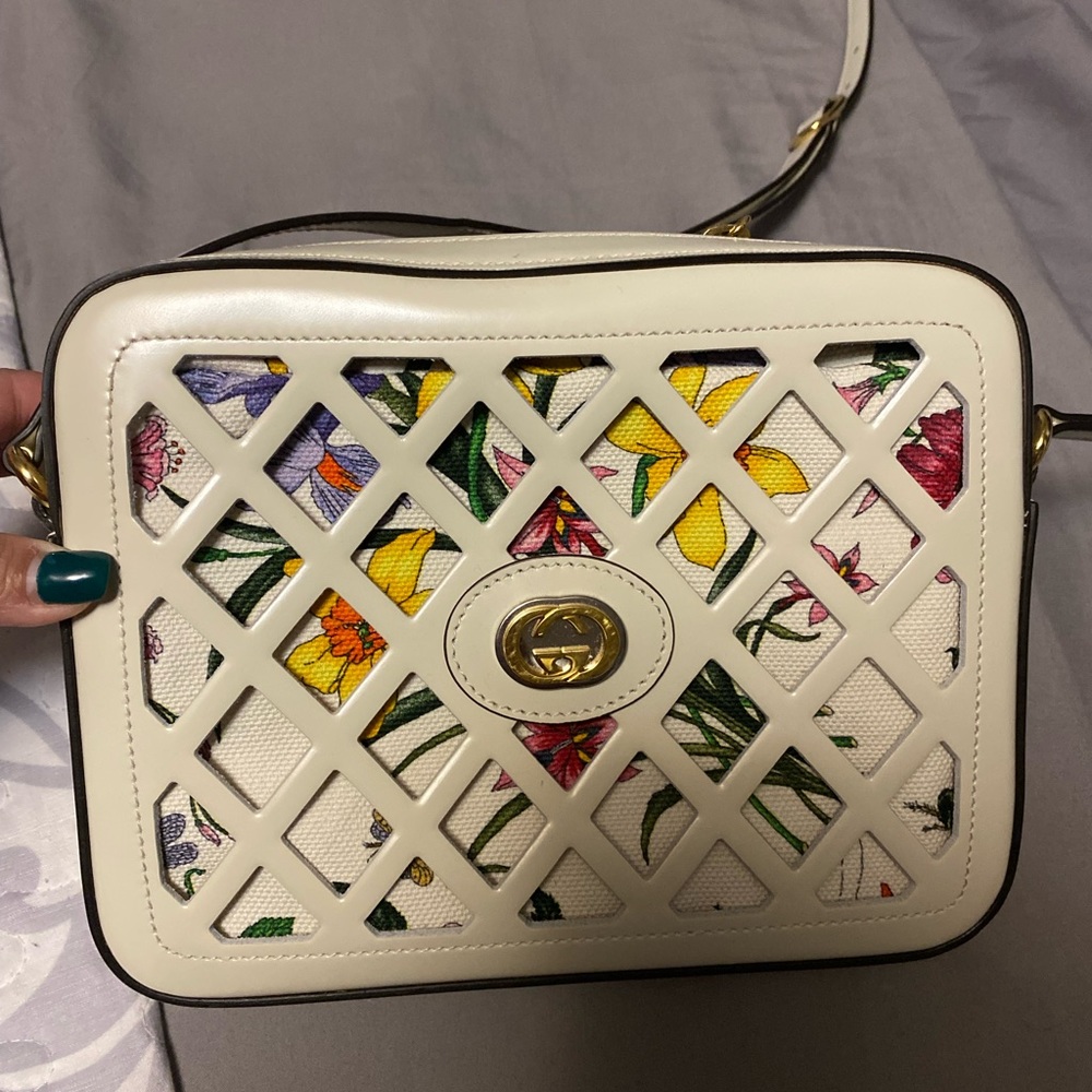 GUCCI
Traforata Flora Crossbody- Excellent Condition